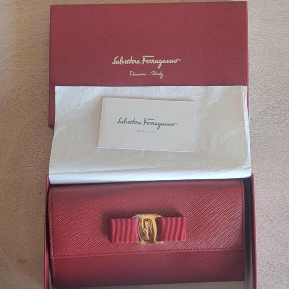Salvatore Ferragamo Vara Long Wallet - Picture 1 of 9